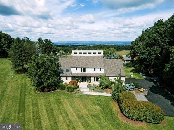 12 Stony Ridge Dr, Mertztown, PA 19539