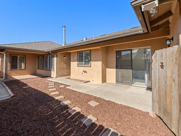 2407 W Carmen Ave, Fresno, CA 93728