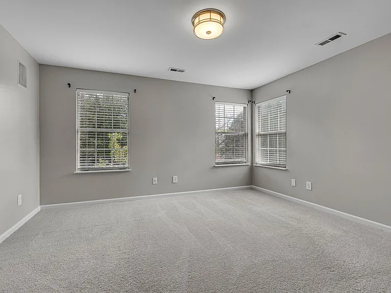 128 Clarendon Cir — Photo 27