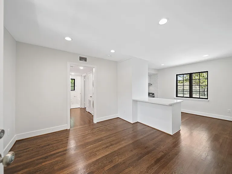 520 Lovett Blvd #2D — Photo 3
