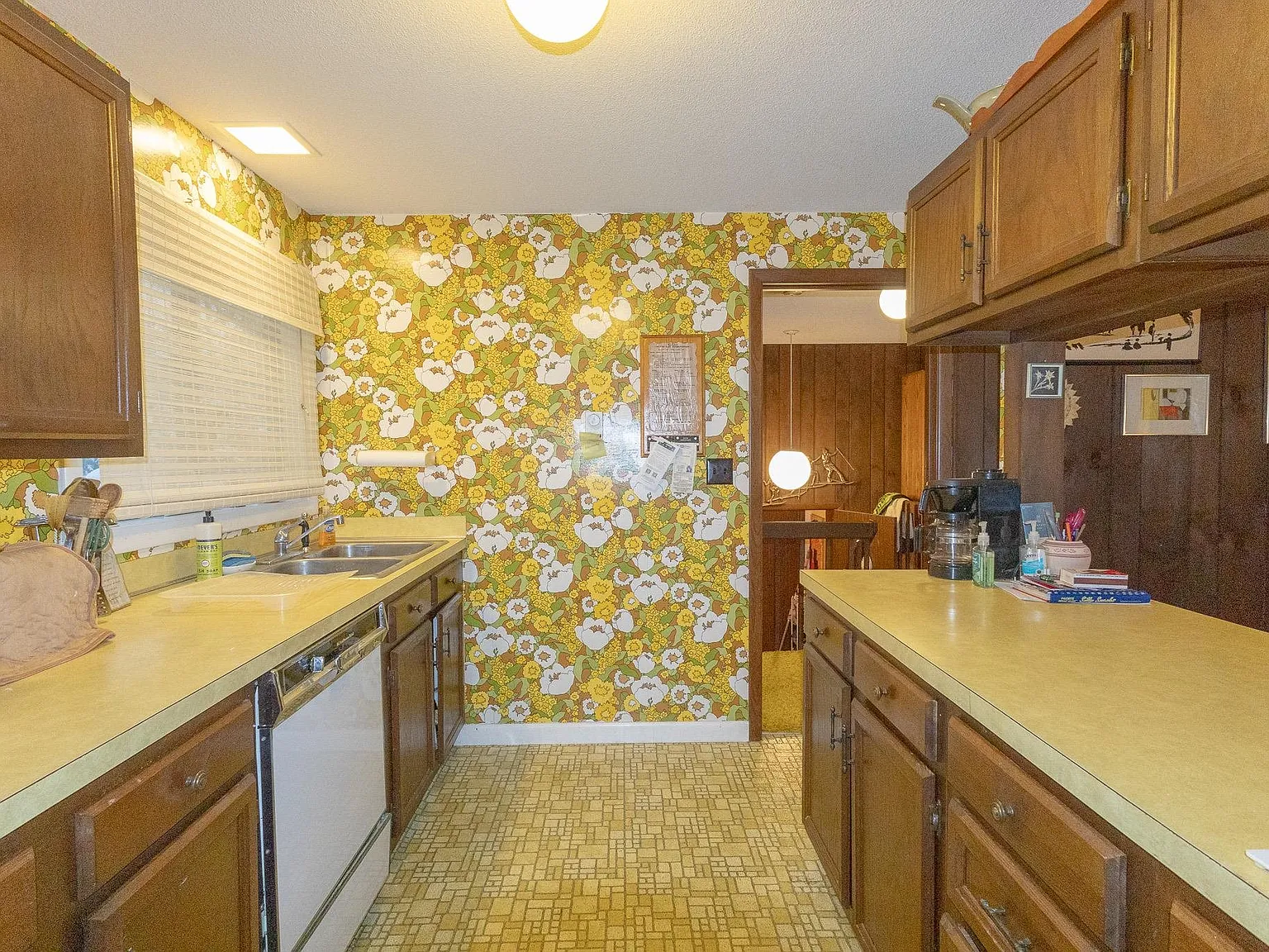 3 bed, 2.0 bath, 1616 sqft, $2,500 — Photo 3
