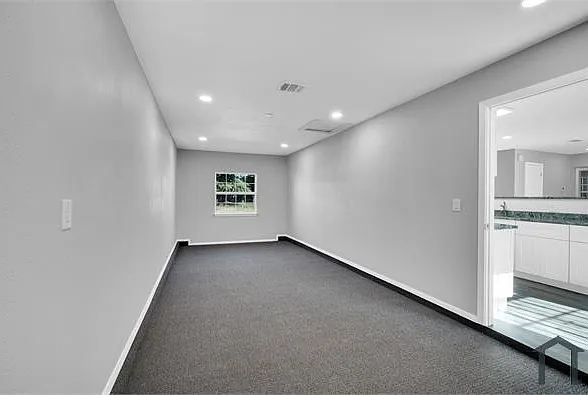 3 bed, 1300 sqft, $2,200 — Photo 2