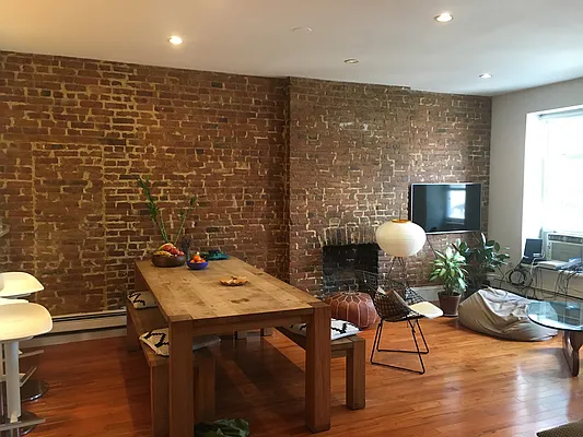 Rented by R New York | media 54