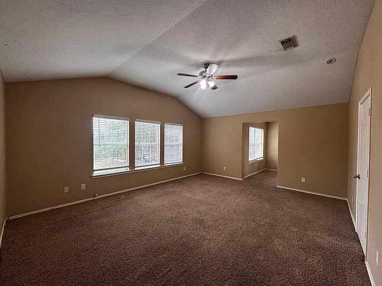 1411 Hallcroft Ln — Photo 8