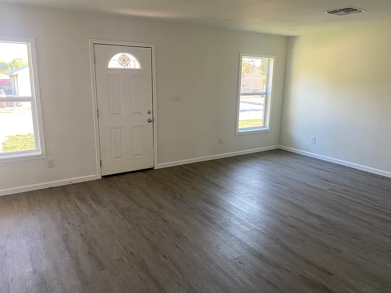 1502 Menchaca St — Photo 6