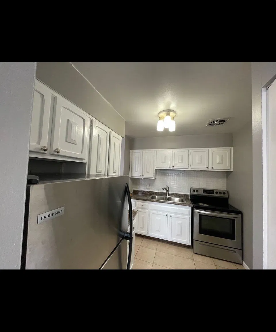 5920 N Kenmore Ave — Photo 3