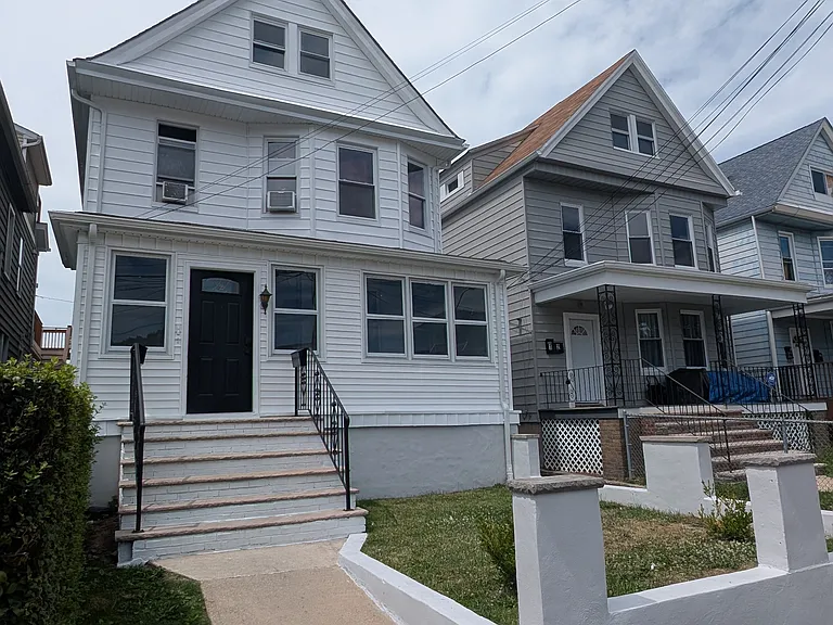 352 Jackson St — Photo 16