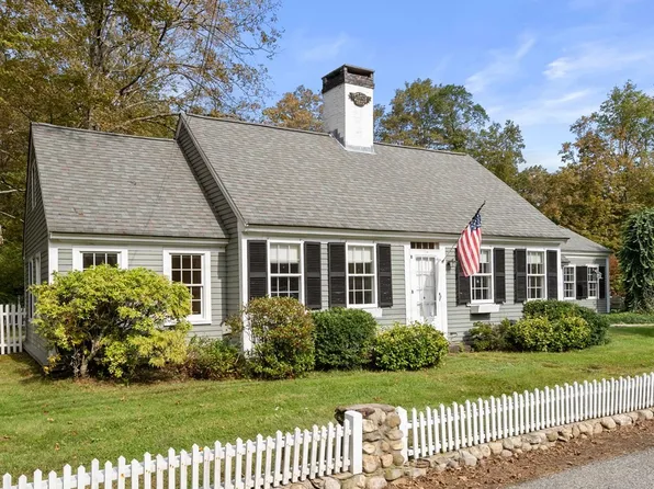 31 Townsend St, Pepperell, MA 01463