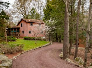 154 Mountain Dr, Greentown, PA 18426