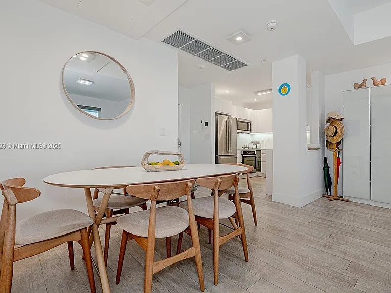 2301 Collins Ave #21 — Photo 6