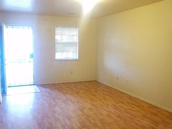 4th image of 1641 Ebony Ave