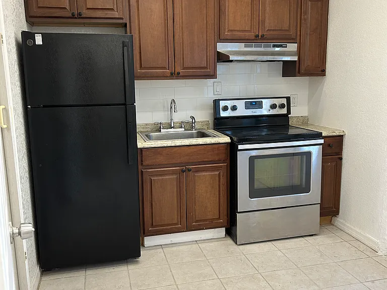 308 N Himes Ave — Photo 6