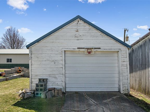 3rd image of 2140 Norwood St