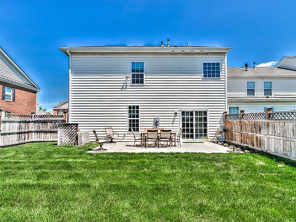 5th image of 320 Hickson Dr