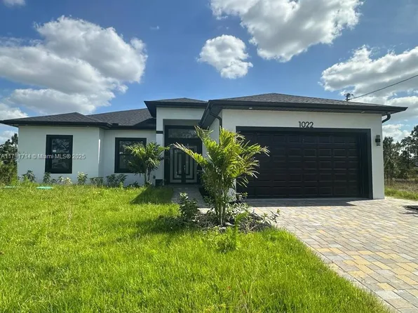 1022 Candleligth St, Lehigh Acres, FL 33974