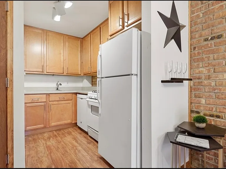 639 W Wellington Ave #4 — Photo 4