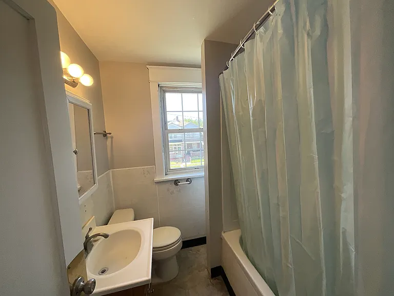 1728 Paxton St — Photo 4