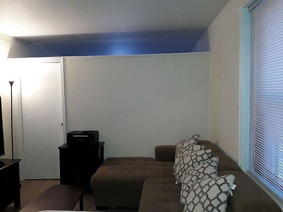 5th image of 15020 71st Ave APT 4E