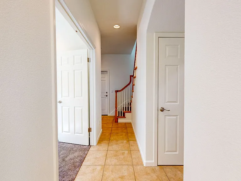 642 Acacia Ln — Photo 6
