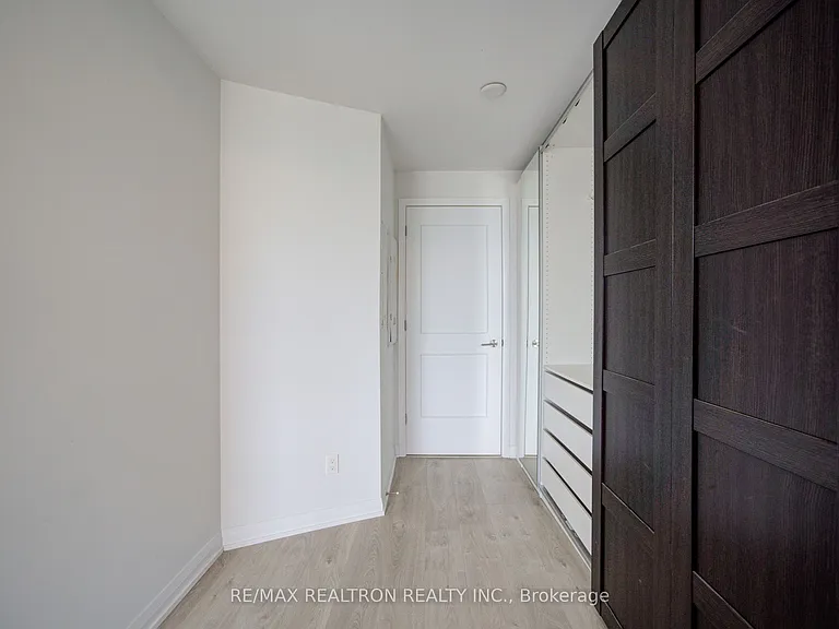 1050 Portage Pkwy #Townhouse 33 — Photo 26