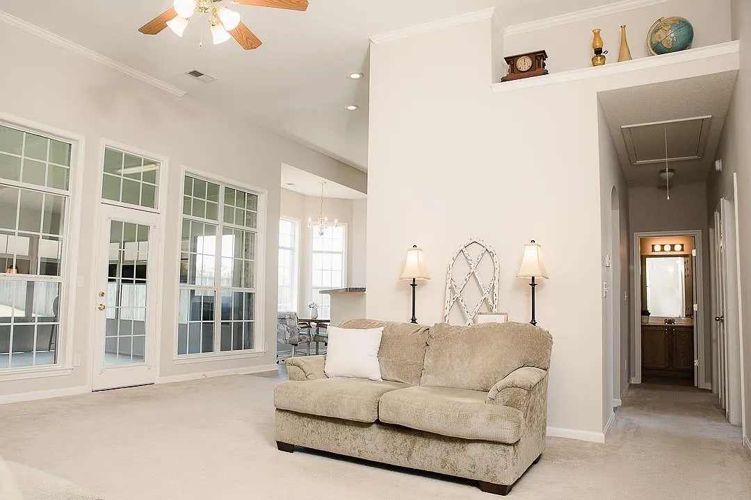 4 bed, 1935 sqft, $2,295 — Photo 3