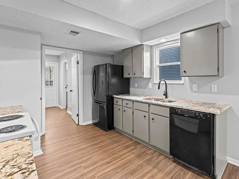 16104 W 141st Ter — Photo 10