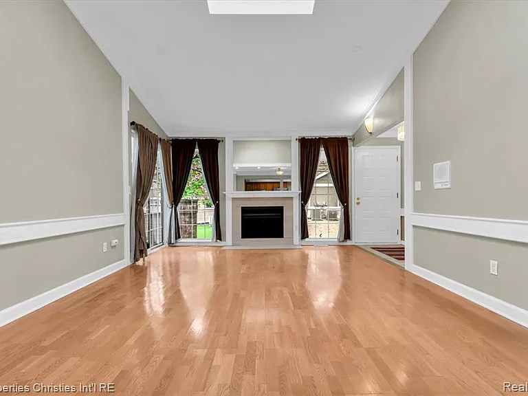 6651 Hearthside Ct — Photo 4