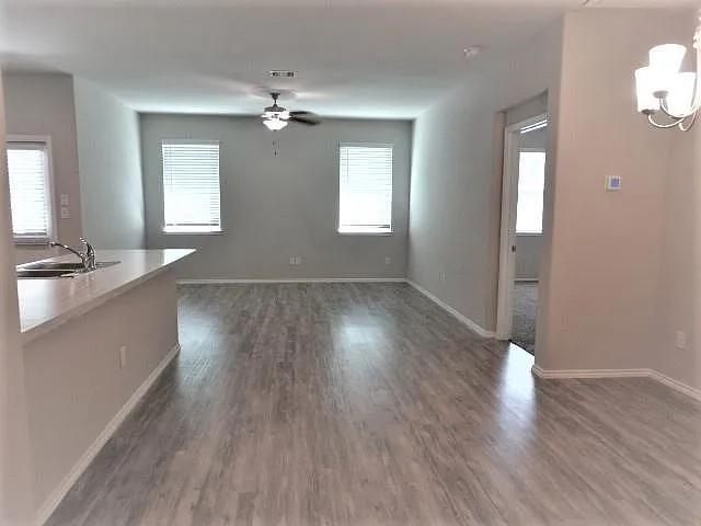 3 bed, 2.0 bath, 1297 sqft, $1,785 — Photo 2