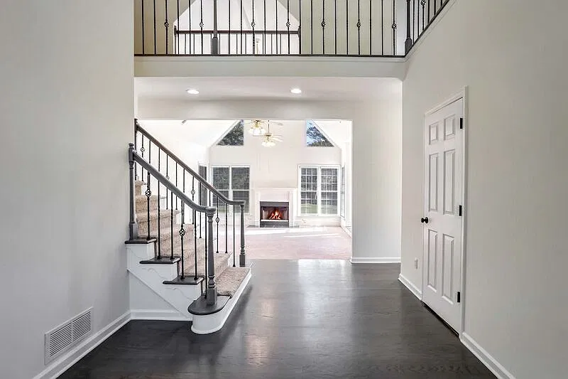 4 bed, 2.5 bath, 2505 sqft, $2,850 — Photo 2