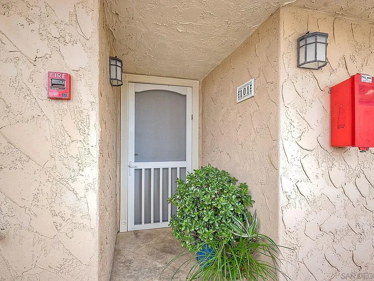 4878 Pescadero Ave #101 — Photo 31