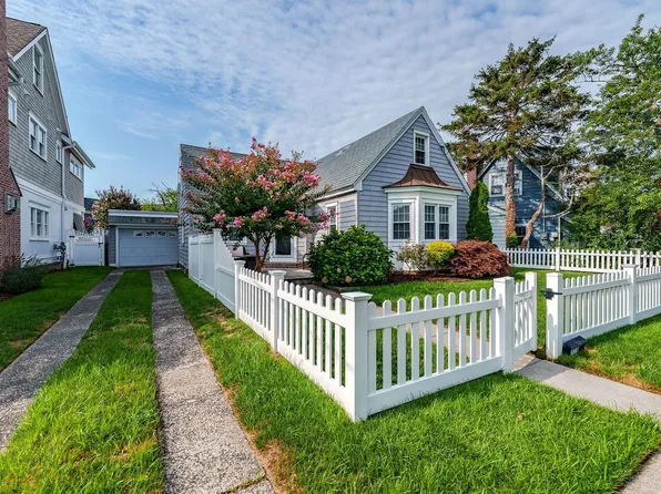 319 E Surf Rd, Ocean City, NJ 08226