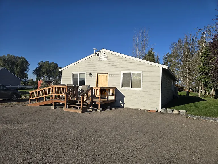 889 Capistrano NW — Photo 1
