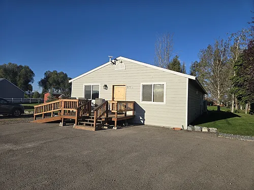 889 Capistrano NW Photo 1