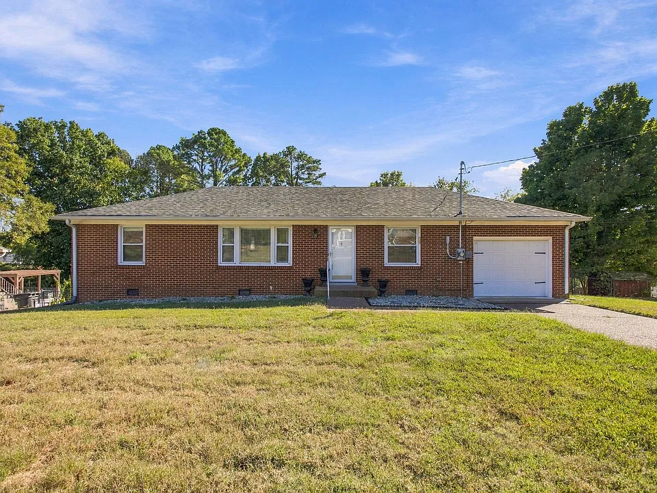 103 Oak Dr