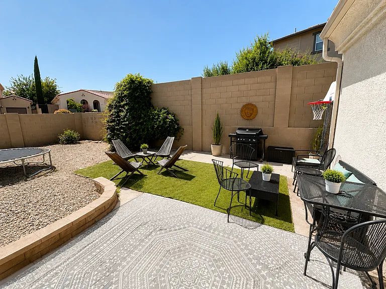 449 Phelps Dr — Photo 18