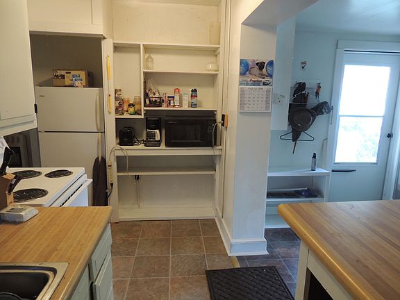 3rd image of 297 Fair St APT 4