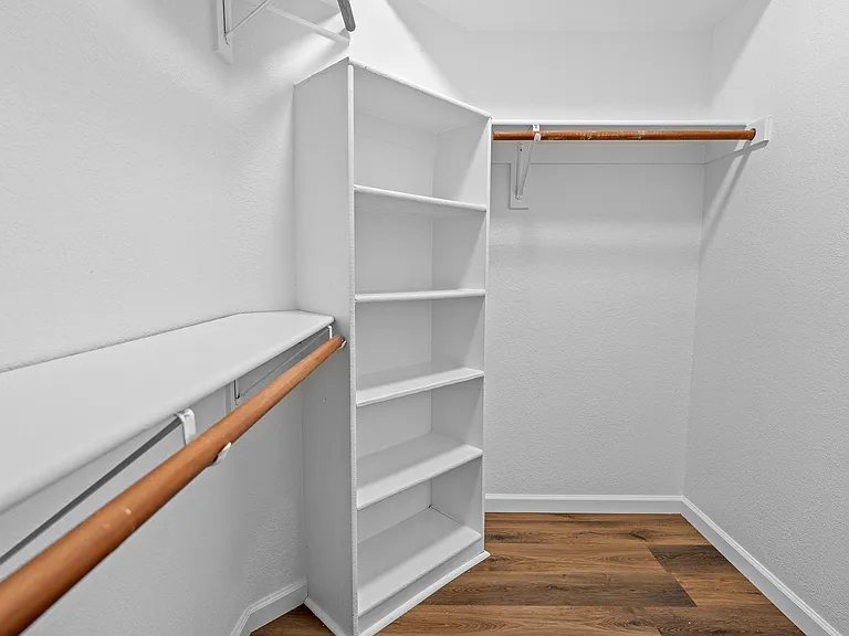 1052 Harriman Dr — Photo 11