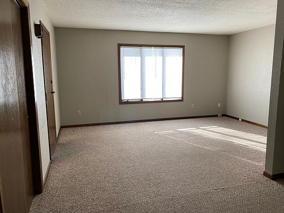 4th image of 204 E 2nd St #8