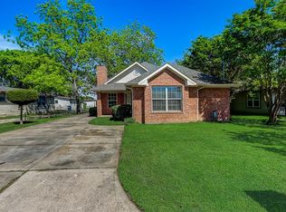 415 S Bradshaw St, Denton, TX 76205