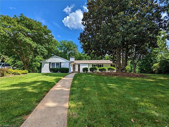 3rd image of 832 Camelot Ct