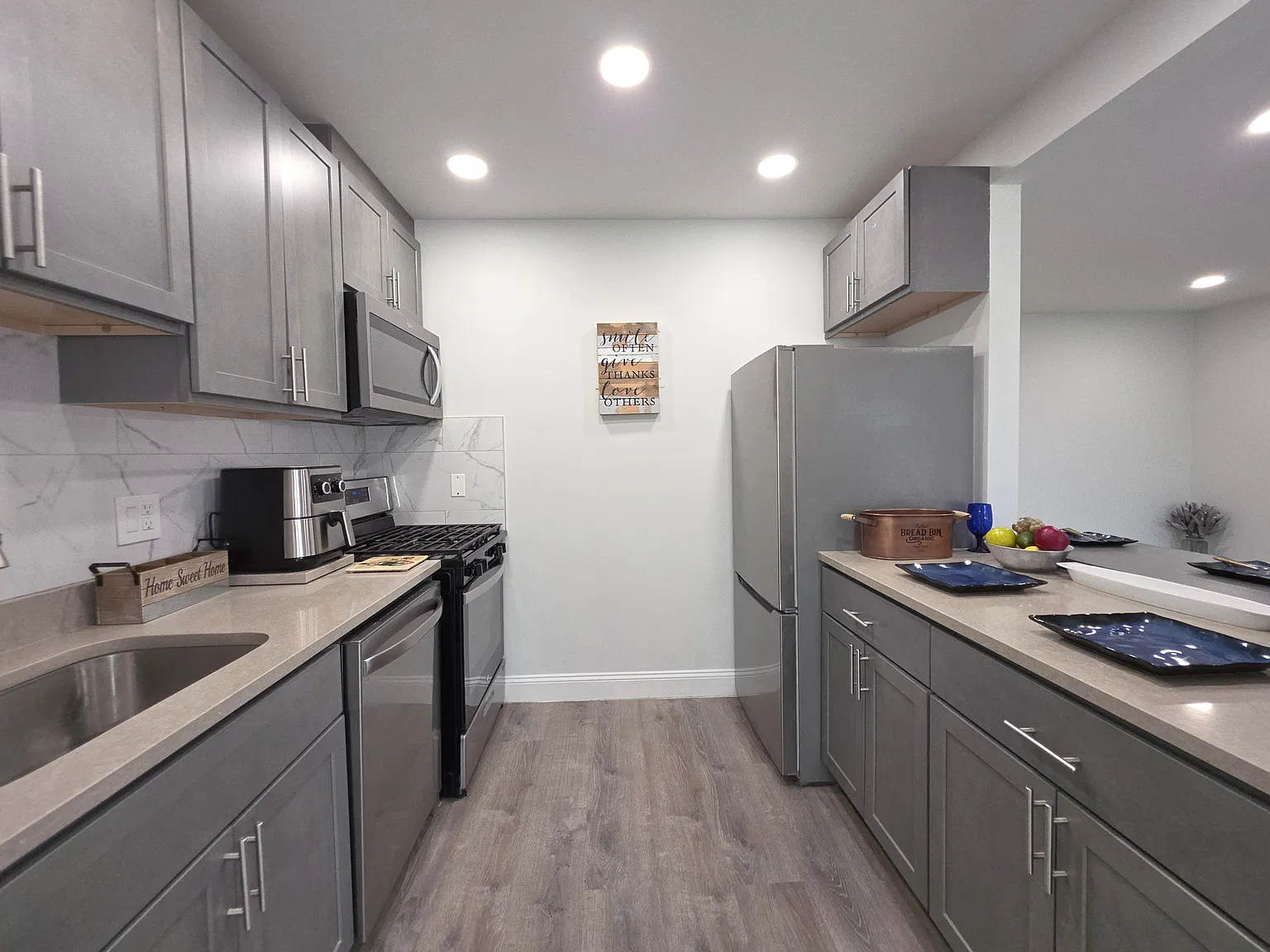 2 bed, 979 sqft, $2,195 — Photo 3