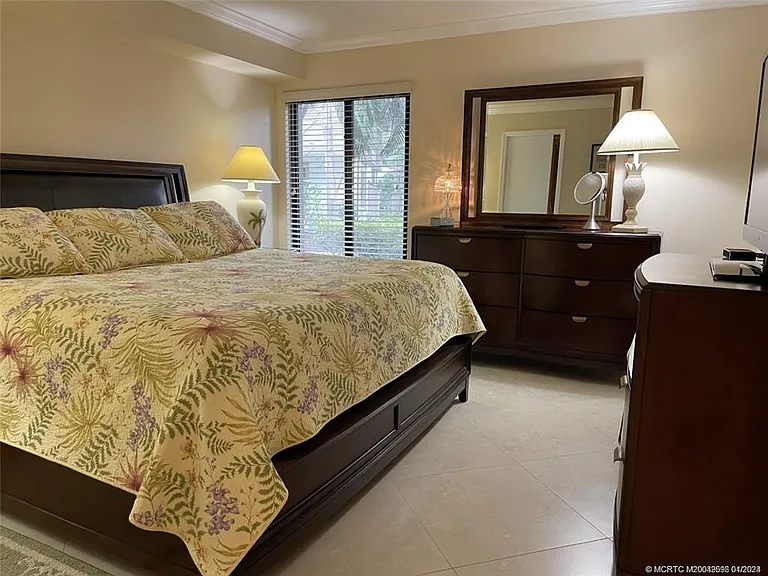 264 NE Edgewater Dr #102 — Photo 10