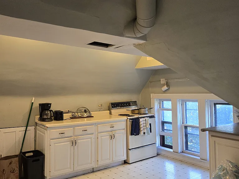 475 Summit Ave — Photo 3
