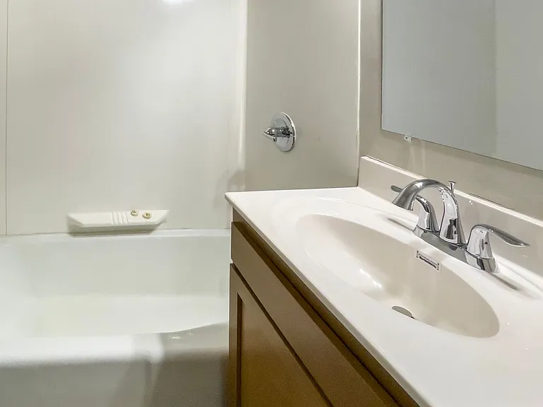 District on Oakwood - Northside Apartments — Photo 11