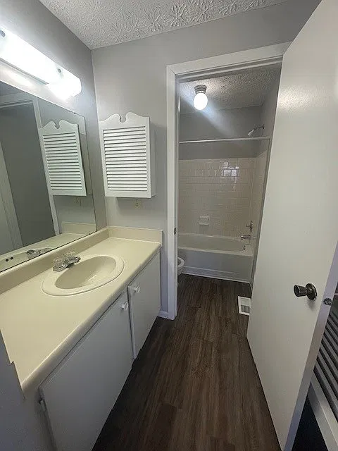 2 bed, 2.5 bath, 1200 sqft, $1,495 — Photo 4