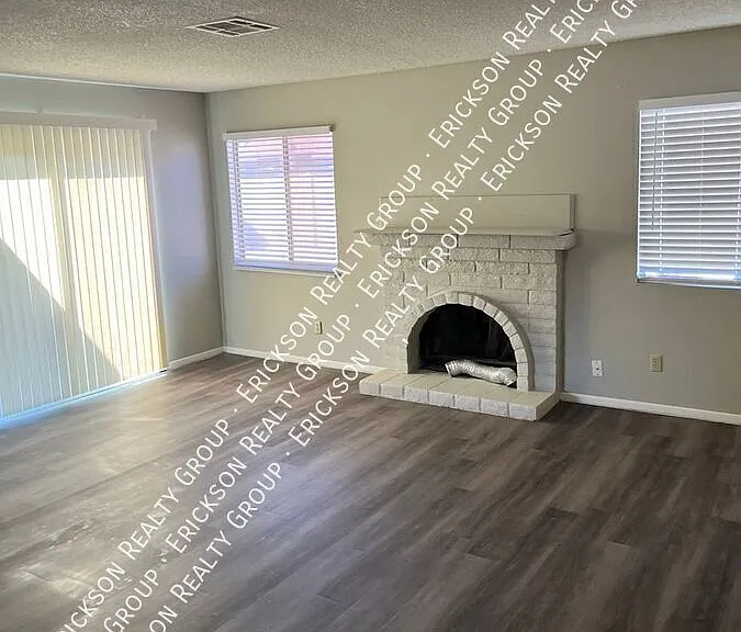 606 W Flower Ave — Photo 3