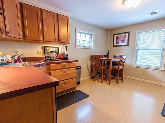 4th image of 3825 Lincoln Ave #B