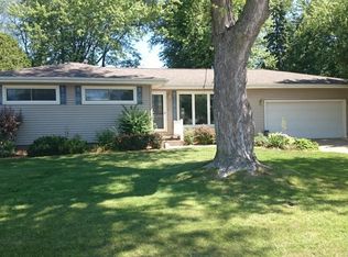 2837 Highland Ct, Muscatine, IA 52761