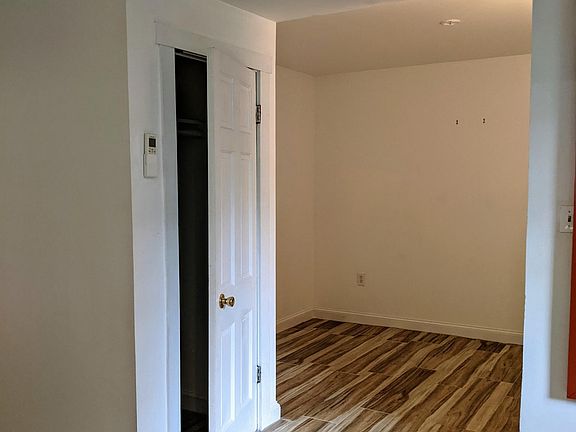 Extra space for office or dining area