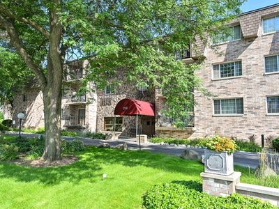 1730 West Green Tree ROAD #310, Glendale, WI, 53209